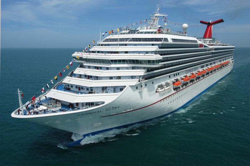 Carnival Glory лайнер