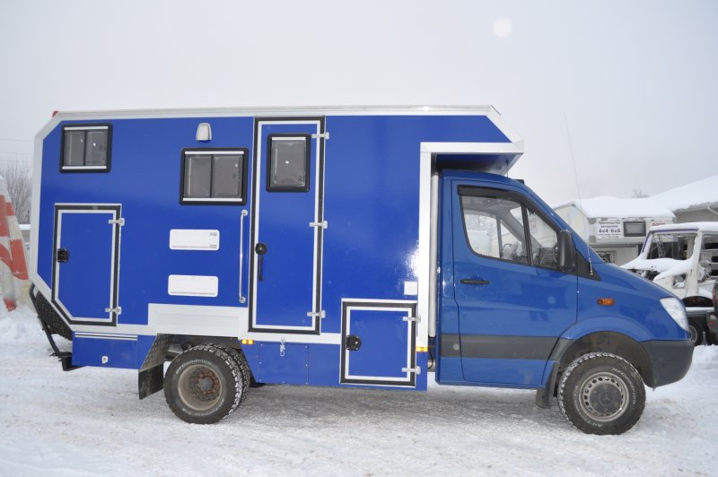 Ford f550 EARTHROAMER.