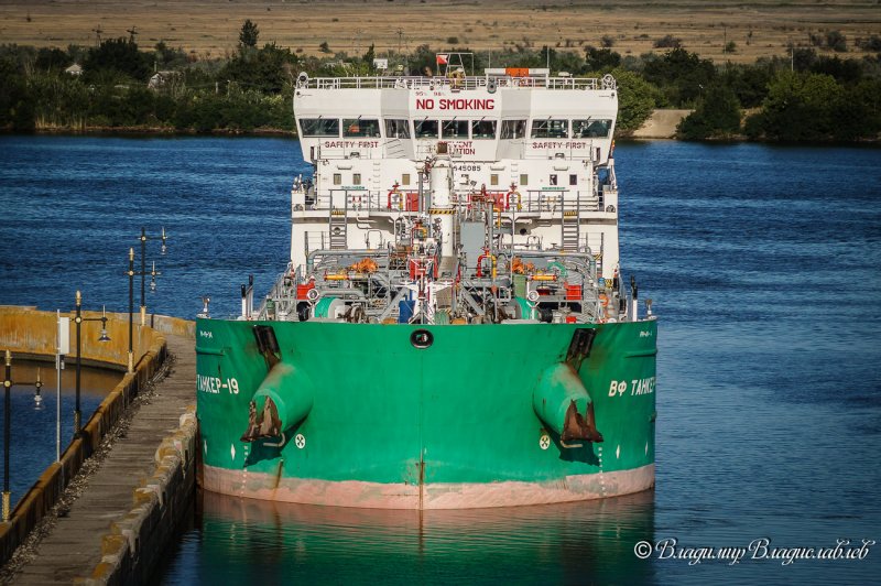 VLCC танкер