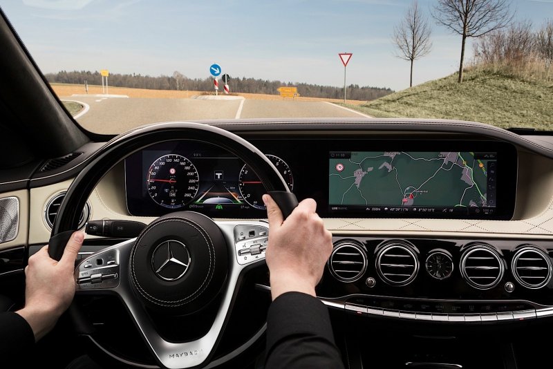 W222 Mercedes за рулем