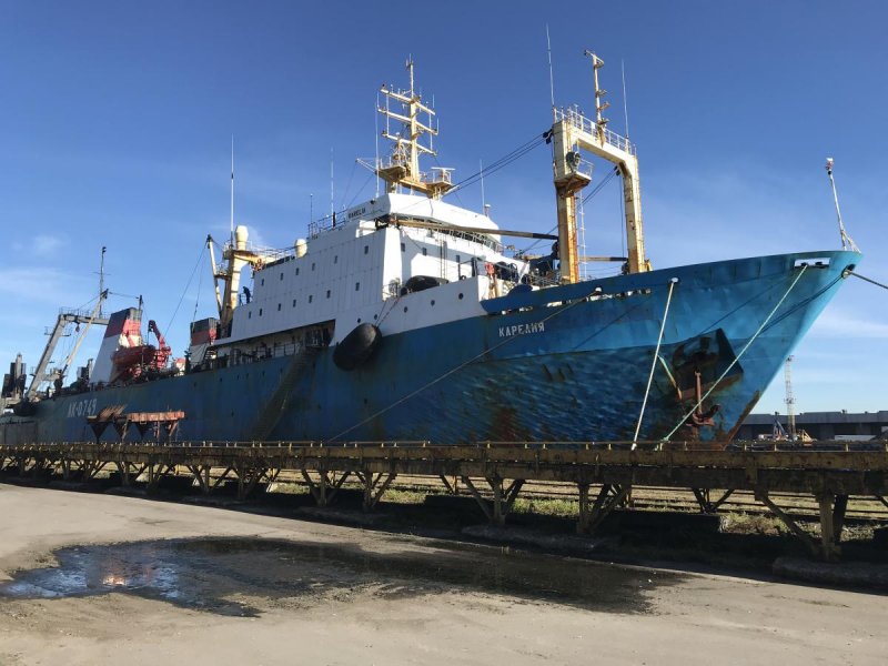 Рыболовное судно Карелия Мурманск