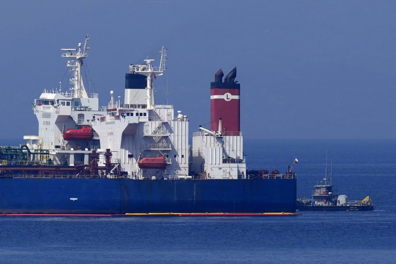 Танкер для перевозки нефти