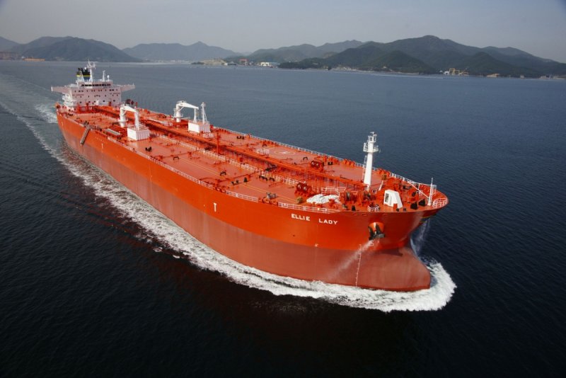 Oil танкер DWT 105 000