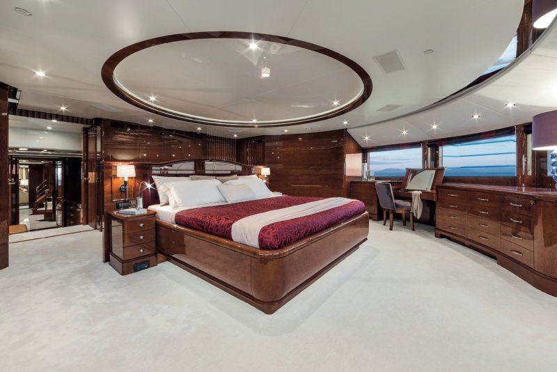 Яхта Luxury Yacht