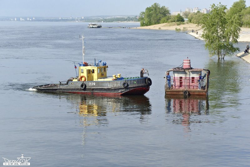 Малый Речной буксирный катер