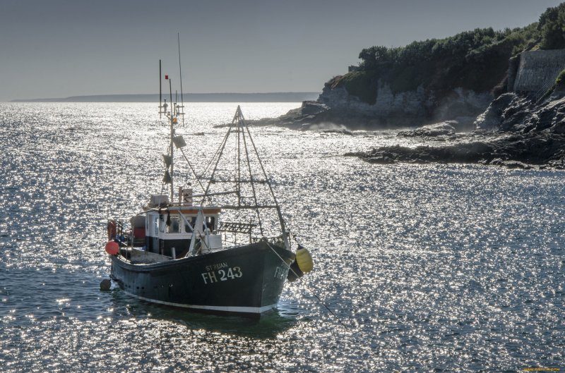 Судно Охотское море