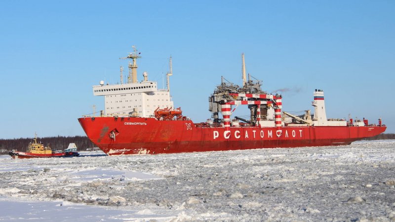 Лихтеровоз-контейнеровоз «Севморпуть»
