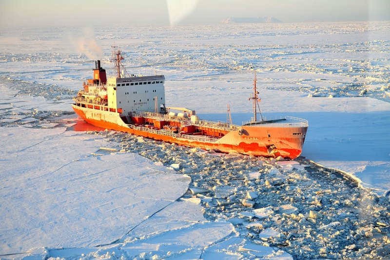 Корабль ледокол Севморпуть