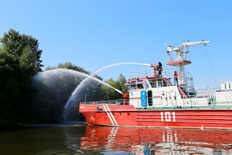 Пожарный корабль Надежда Москва