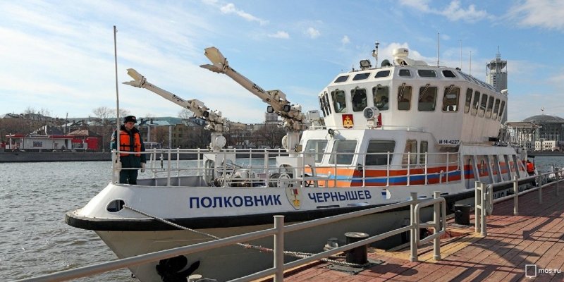 Пожарный катер полковник Чернышев