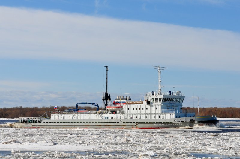 Ледокол Авраамий Завенягин