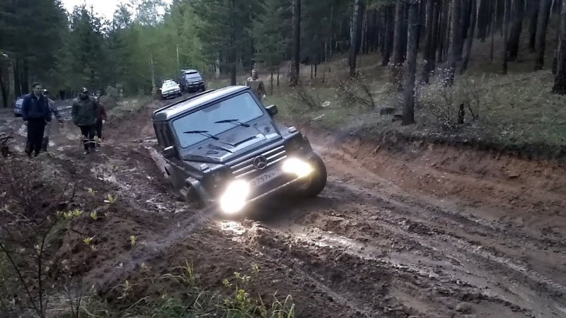 Нива и Гелик на бездорожье