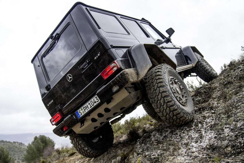 Mercedes g63 6x6 ночью