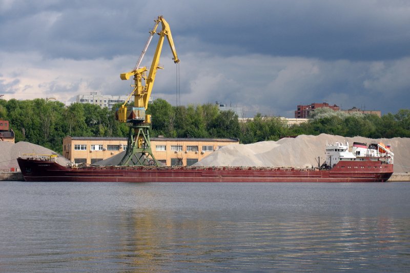 Портовая баржа