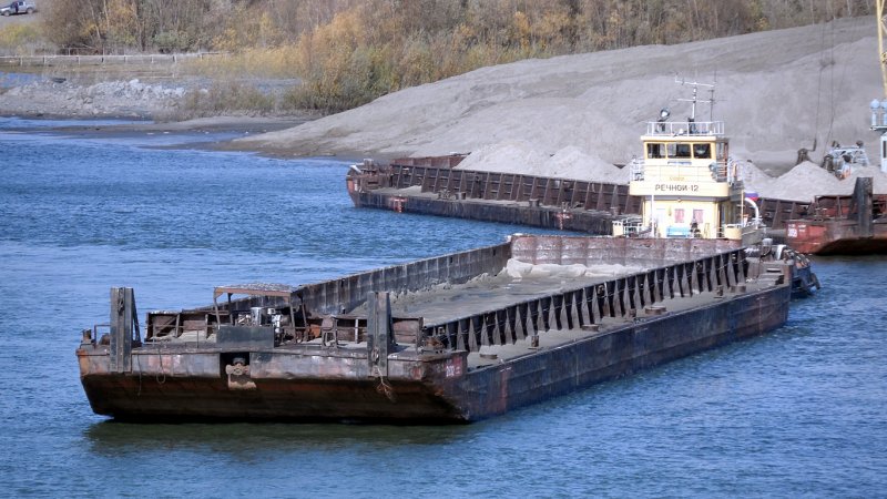 Самоходная сухогрузная баржа