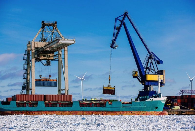 Погрузочно-разгрузочные работы в морском порту