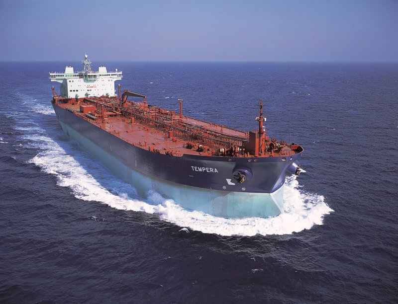 Морской нефтеналивной танкер