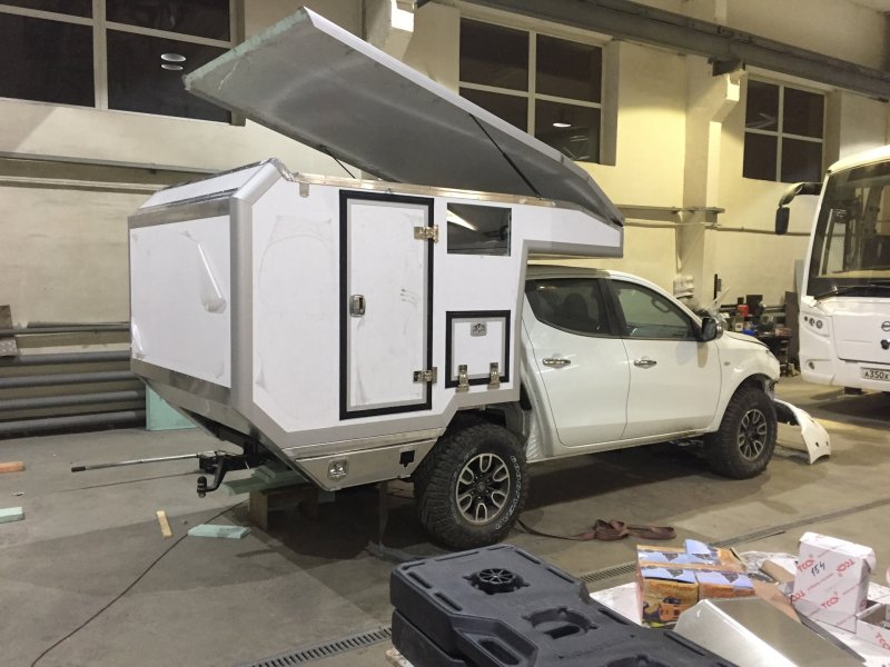 Toyota Hilux Expedition v1 Camper