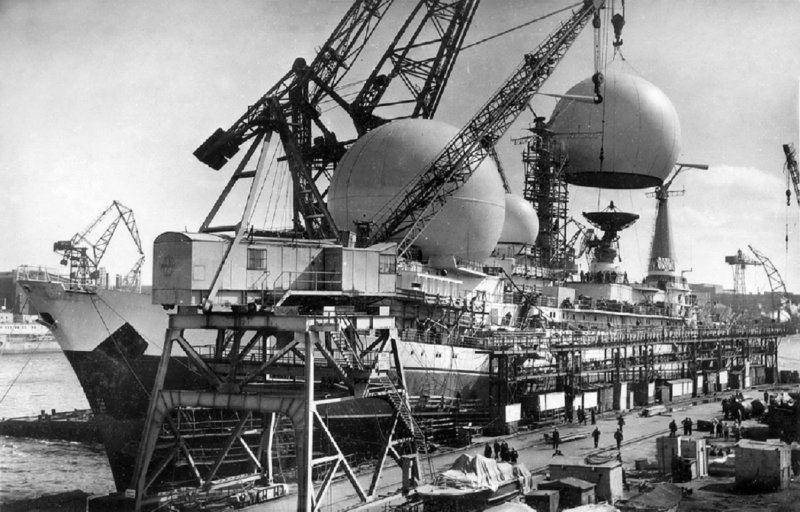 Научно-исследовательское судно «космонавт Владимир комаров».