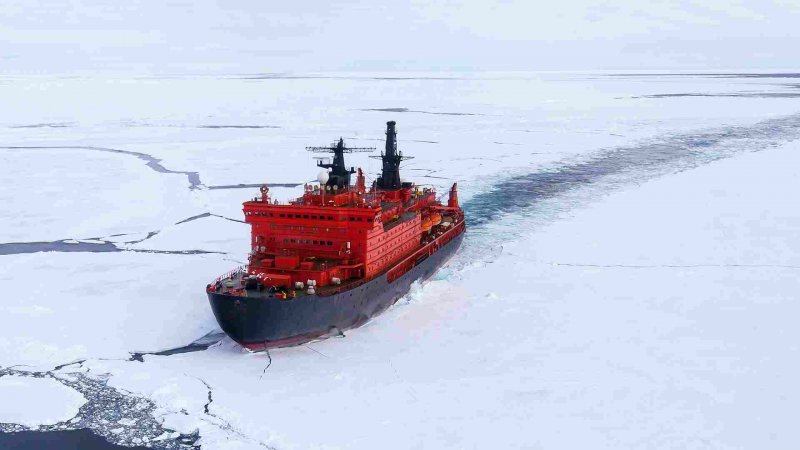 Проводка судов по Северному морскому пути