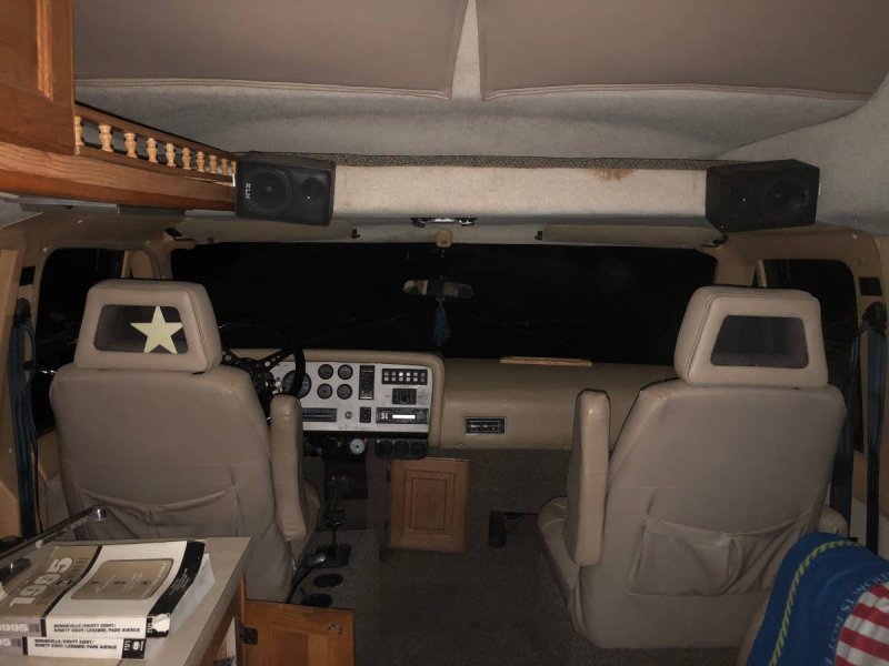 Фургон Savana Cutaway Camper van