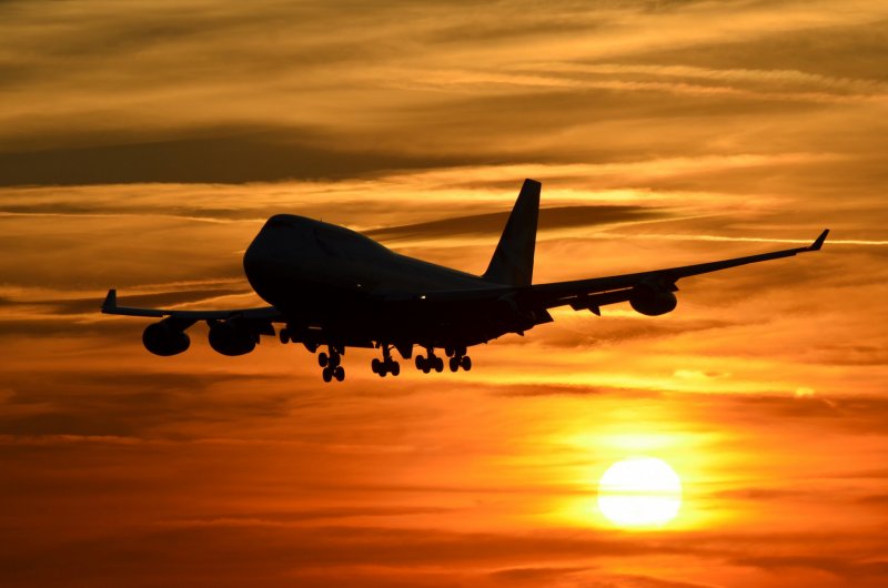 Боинг 737 на закате