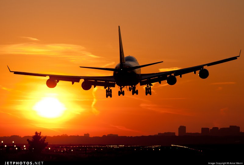 Боинг 737 на закате
