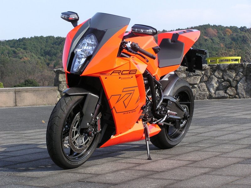 Спортбайк KTM 1190 rc8