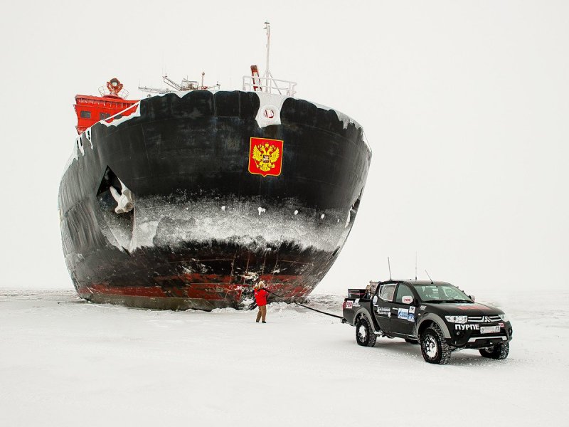 L200 ледокол на буксире