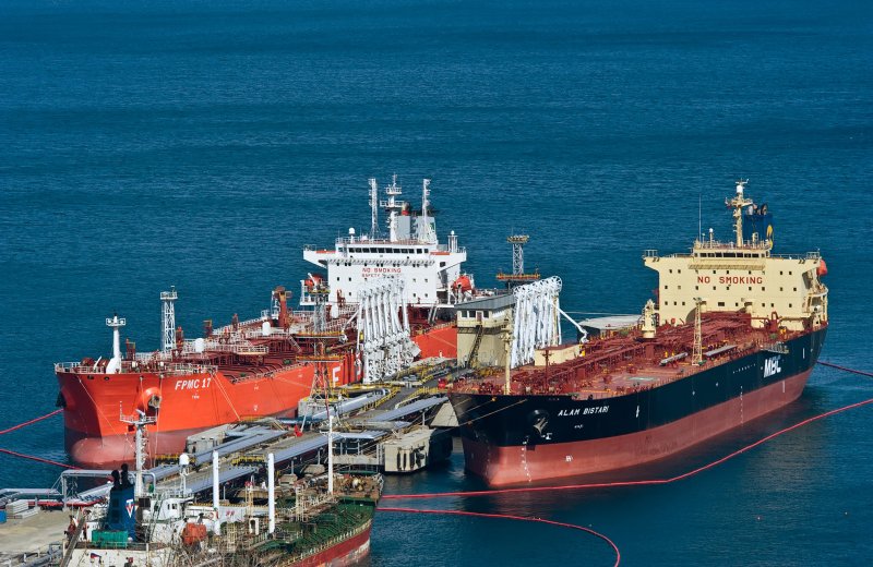 Нефтеналивной танкер Роснефть
