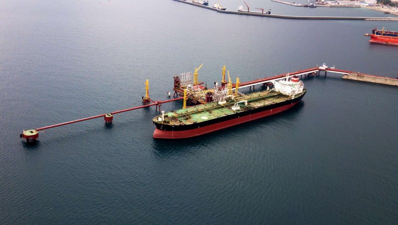 Нефтеналивной танкер Новороссийск Шесхарис