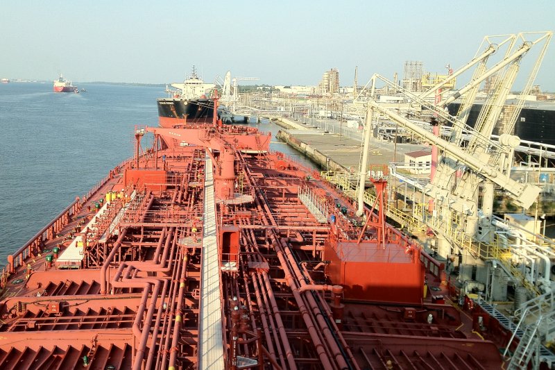 Перевалка нефтепродуктов STS