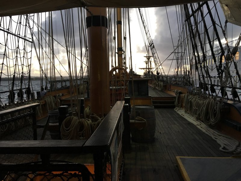 HMS Surprise внутри