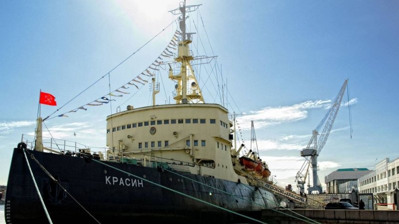 Корабль музей Красин в Санкт-Петербурге