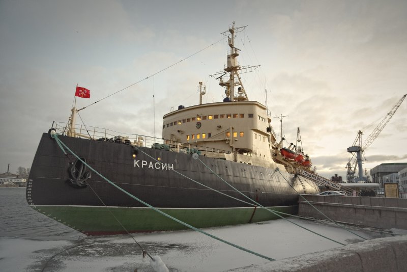 Ледокол Красин нос