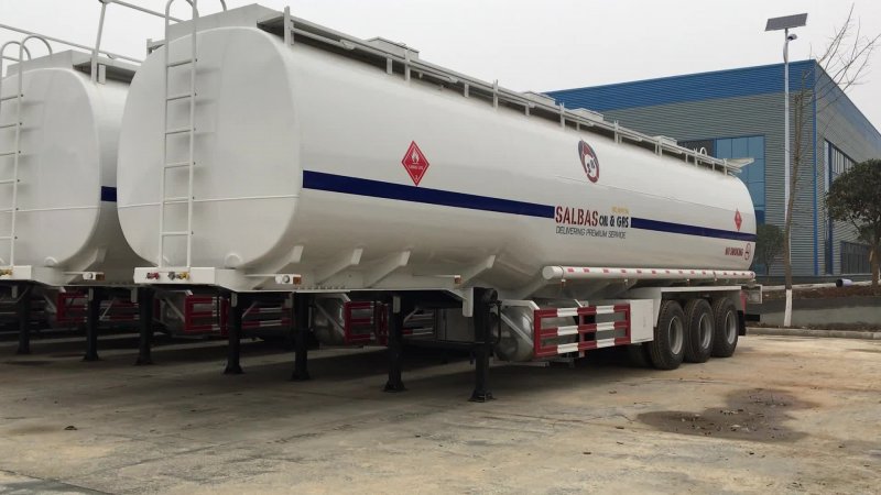 Полуприцеп-цистерна Kaessbohrer STS 3111024