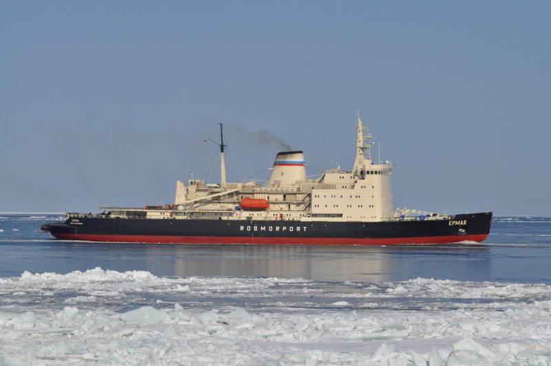 Корабль Ермак ледокол