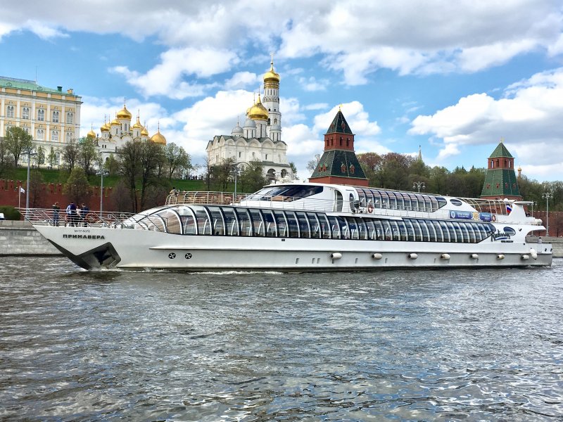 Теплоход Рэдиссон по Москве реке