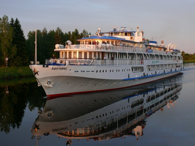 Теплоход Карл Маркс