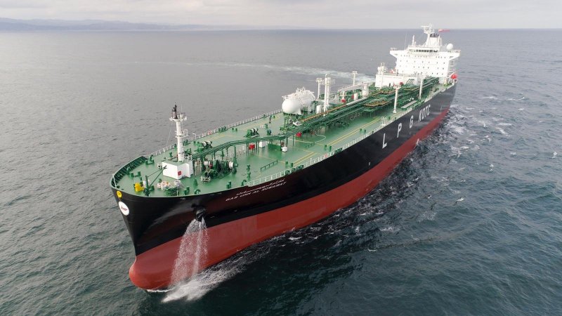 Разлив нефти танкер