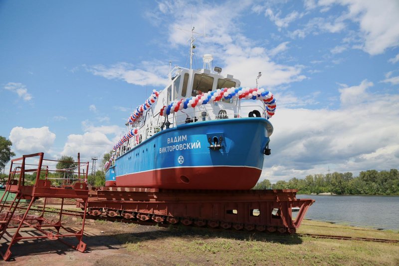 Контейнеровоз дедвейт 6000