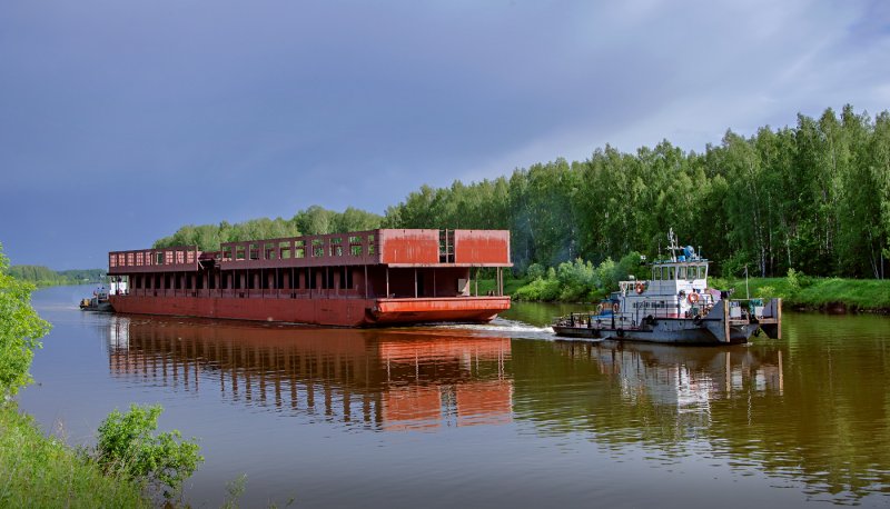 Речная баржа
