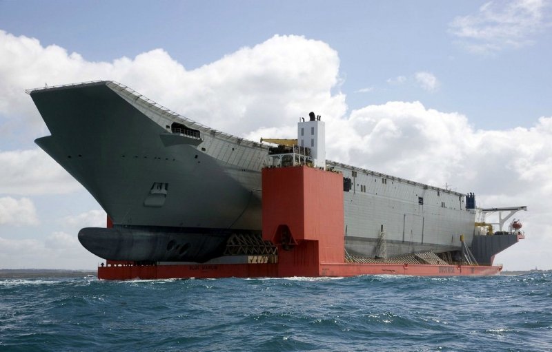 Самый большой в мире корабль - док (Dockwise Vanguard)