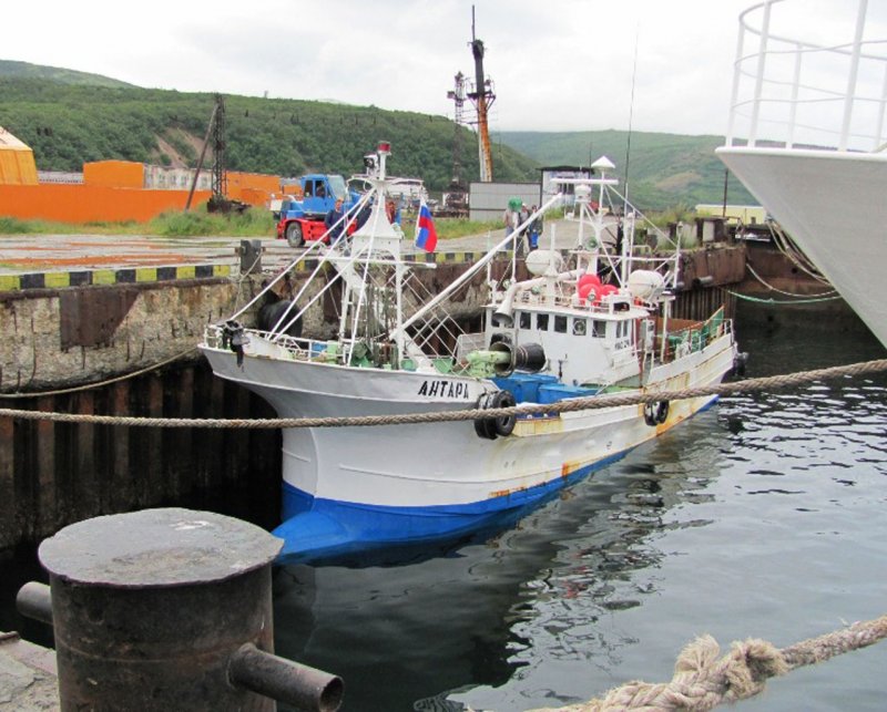 Рыболовецкий Баркас река море