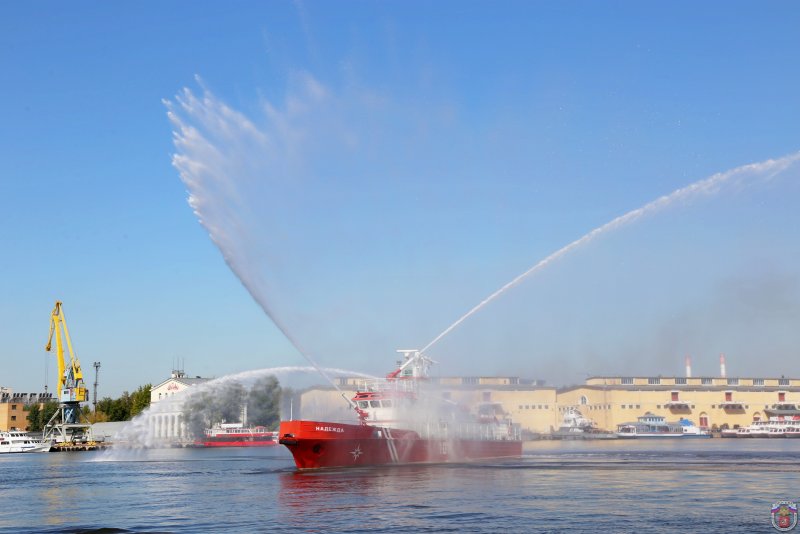 Пожарный корабль Надежда Москва