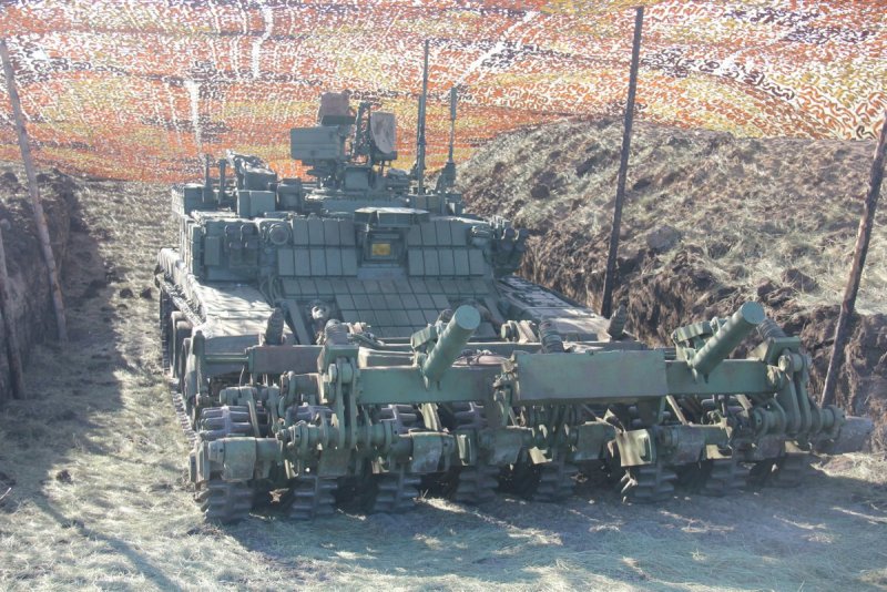 Бронированная машина разминирования БМР-3