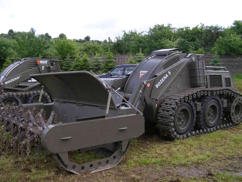 Бронемашины разминирования Bozena-4 и Bozena-5