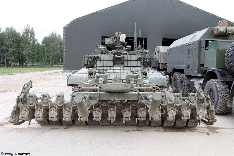 Бронированная машина разминирования БМР-3