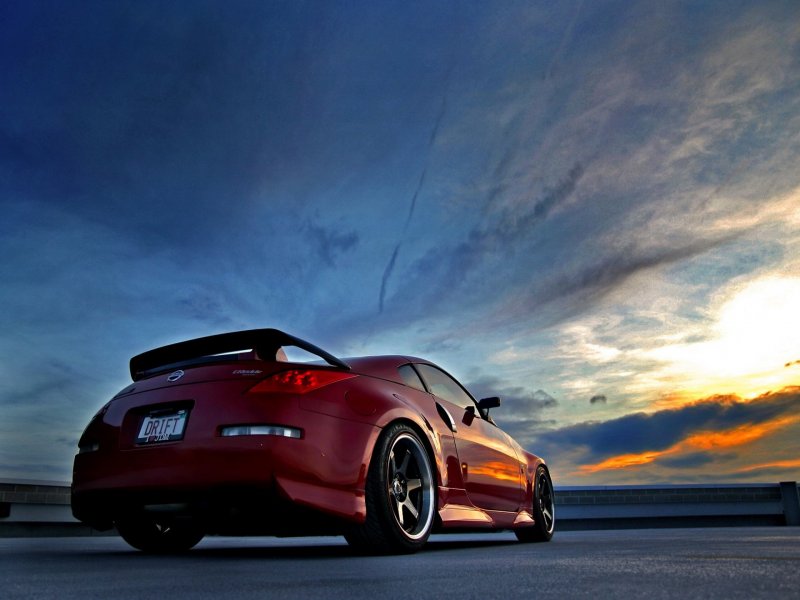 Nissan 350z красный