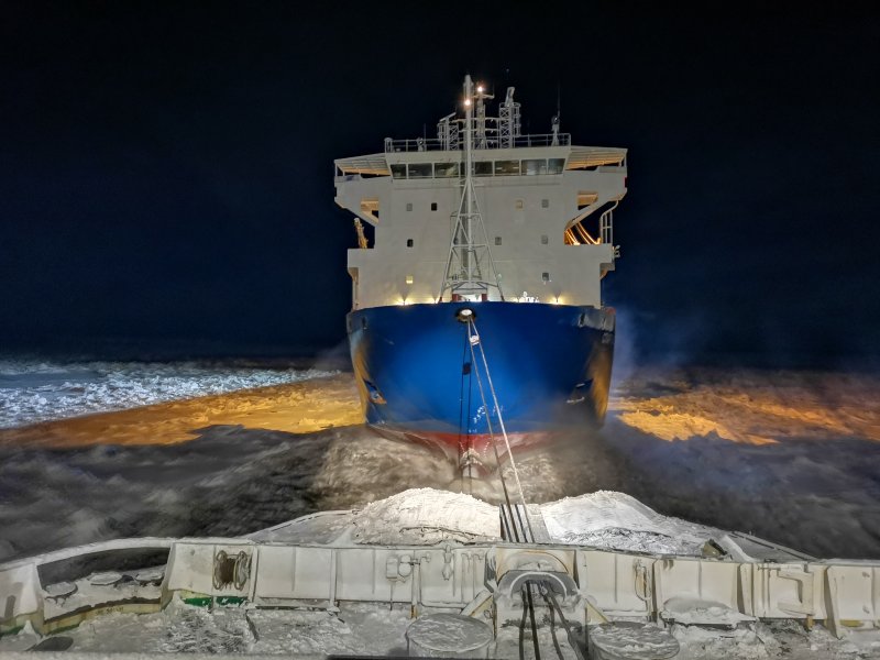 Ледокол в море Лаптевых